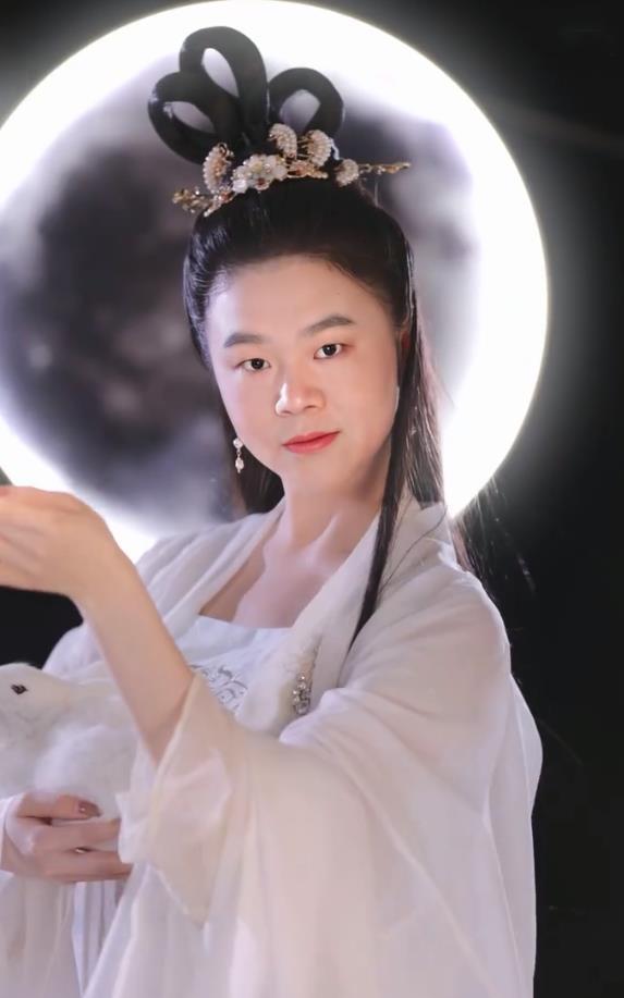 沈瑶吃瓜,揭秘娱乐圈背后的那些事儿