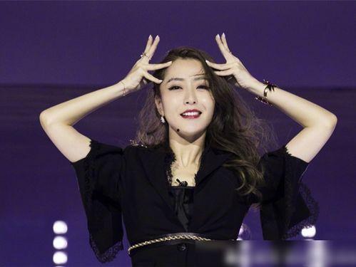 白冰吃大瓜,揭秘明星吃瓜背后的故事