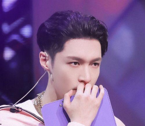 华晨宇游戏吃瓜