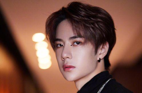 王一博吃瓜,揭秘娱乐圈背后的秘密