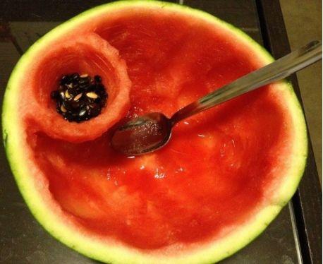 忍不住吃瓜,揭秘忍不住吃瓜的心理学奥秘