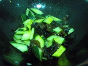 胖妞的日常吃瓜,瓜果飘香，甜蜜生活