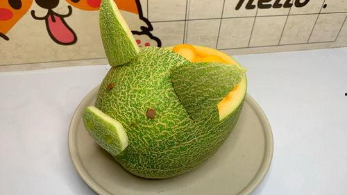 小猪吃哈密瓜古诗,诗意田园中的欢乐食趣